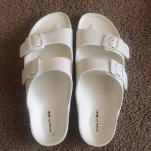 White Birkenstock’s. Never worn. Brand:Seven Dials